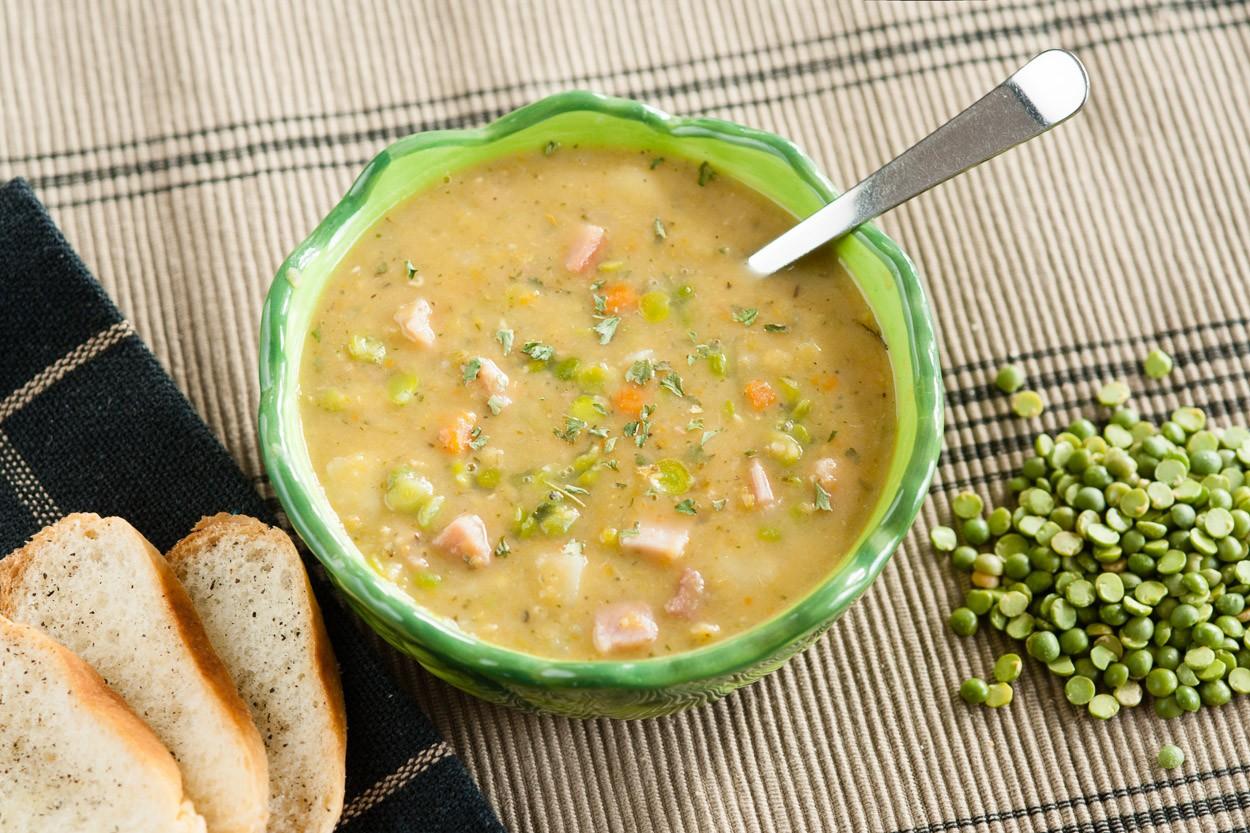 Гороховый суп в год. Гороховая похлебка. Горох для супа. Суп гороховый. Диетический гороховый суп.